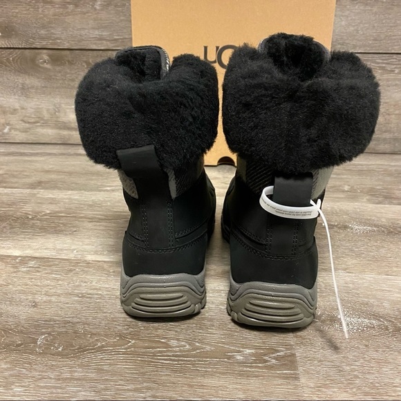 Ugg | Adirondack II Plaid Waterproof Snow Boots Black Size 6 NEW - Picture 5 of 8